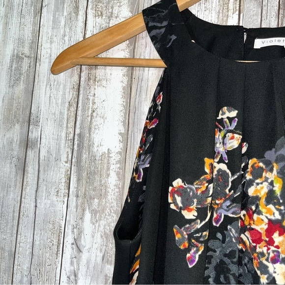 Violet + Claire Black Floral Sleeveless Blouse - Picture 3 of 4